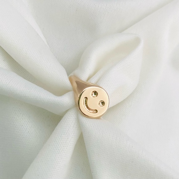 Smiley Face Ring - Picture 5 of 7